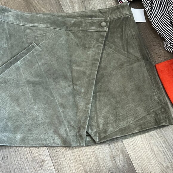 Blank NYC Suede Wrap Skirt in Herb - NEW - Size 30 - Picture 5 of 10